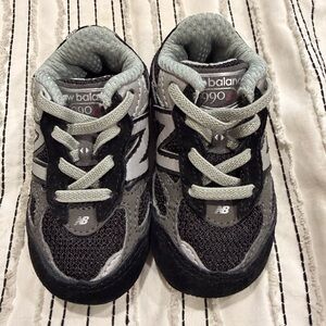 New Balance Kids' Black and Gray Sneakers